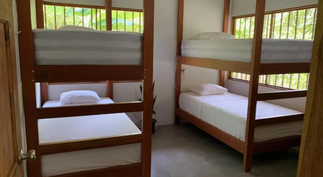 Scarlet House, Rezerwuj Hotel Hotele w Carate z parkingiem, Parking