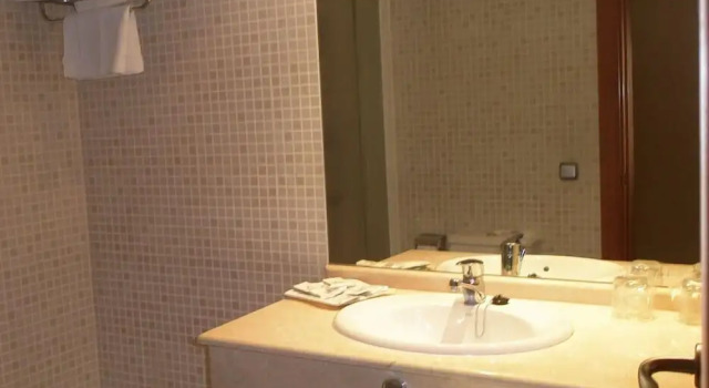 Четырёхместный номер Standard Hotel Torre Monreal