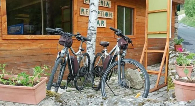 Les Airelles Camping & Hotel, Rezervasyon Kamp Alanı Saint-Cirgues-en-Montagne Ardèche