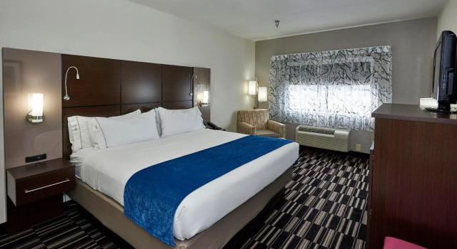 Holiday Inn Express & Suites Birmingham South - Pelham by IHG