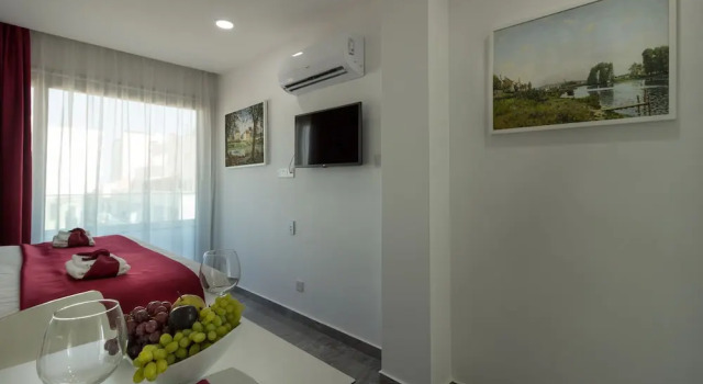 Grand Studio Art & Wine Boutique Hotel