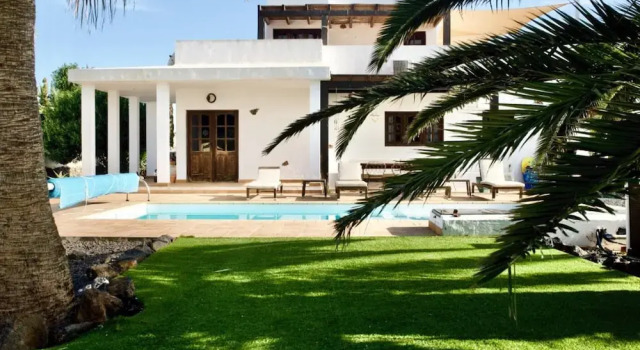 Lajares Villa-Sleeps 6-Free Parking-Playground, Забронировать Вилла Лахарес Фуэртевентура