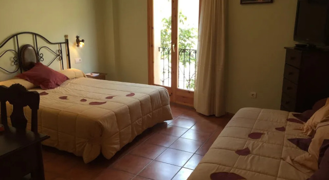 Трёхместный семейный номер Standard Hotel Castellote