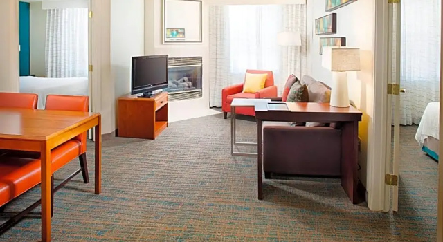 Четырёхместный люкс с 2 комнатами Residence Inn Dallas Park Central