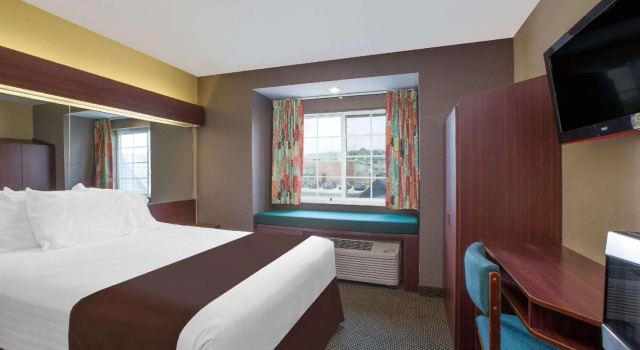Двухместный номер Standard Microtel Inn & Suites by Wyndham Meridian