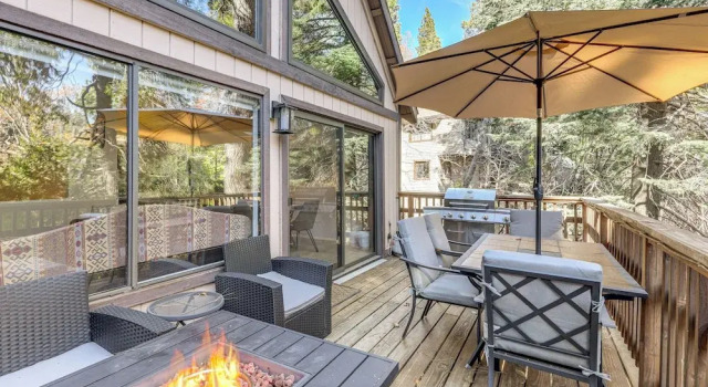 Коттедж 2 Decks! Pet-friendly Lake Arrowhead Cabin