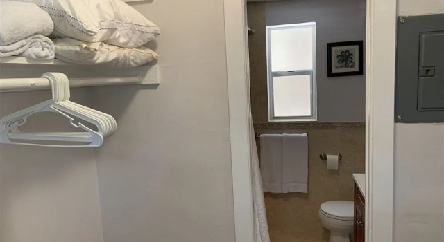 Cozy Coconut Grove Studio, Book Hotel Hoteller i Miami Beach med parkering, Parkering