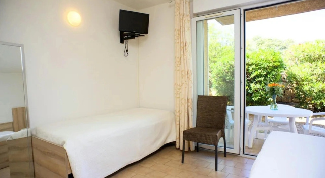 Corsican Coastal Apartment for 4, Забронировать Апартаменты/квартира Отели в центре Л'Иль-Рус, в центре