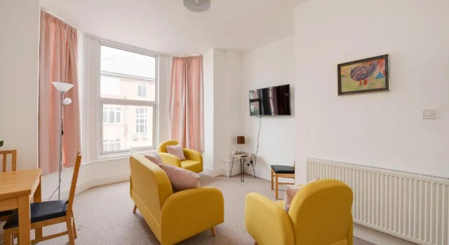 Bright 2 bedroom in Southsea. 8 min walk to seafront, Book Lejlighed Southsea Hampshire