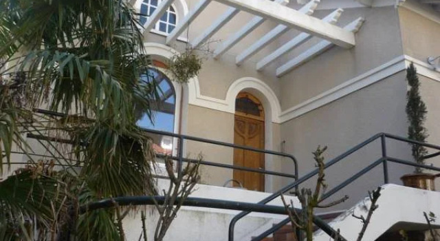 Appartement Villa LES TILLEULS, Rezerwuj Apartament Millau Aveyron, w pobliżu Millau Train Station