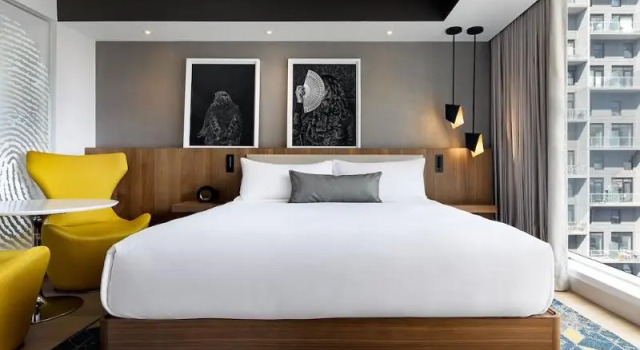Номер Standard Humaniti Hotel Montreal, Autograph Collection