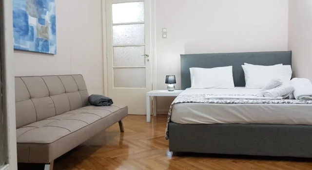 Olive Apartment- Athens Center, 4 BD, 1.5 BATH