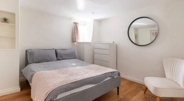 Bright & Quirky 3BD Home - Wellington Terrace!, Забронировать Отель Бизнес-отели Англии, 4* 5*