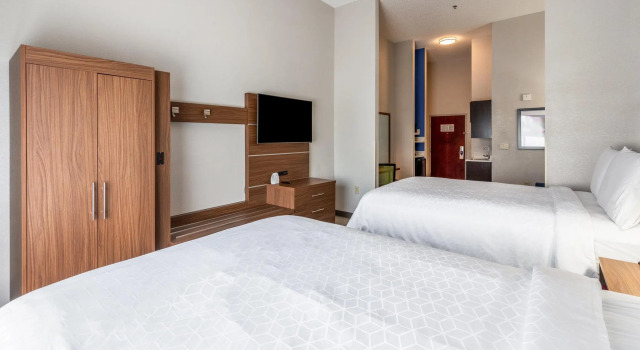 Двухместный люкс Holiday Inn Express Hotel and Suites Statesville by IHG