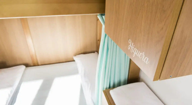 Кровать в общем номере Albergue La Yalga - Hostel