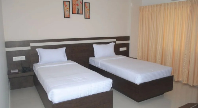 Hotel Raj Residency, Buchen Sie Hotel Tāvarikere Karnataka