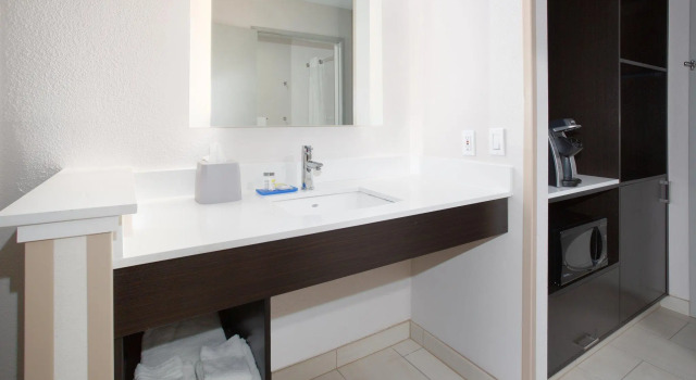 Четырёхместный номер Standard Holiday Inn Express & Suites Lincoln City by IHG