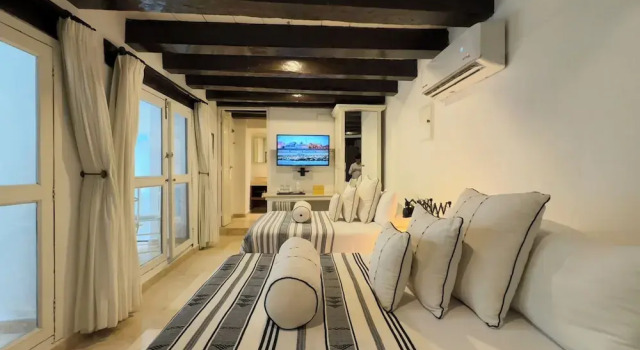 Полулюкс с балконом и с видом на внутренний двор Leones de Alba Hotel Boutique