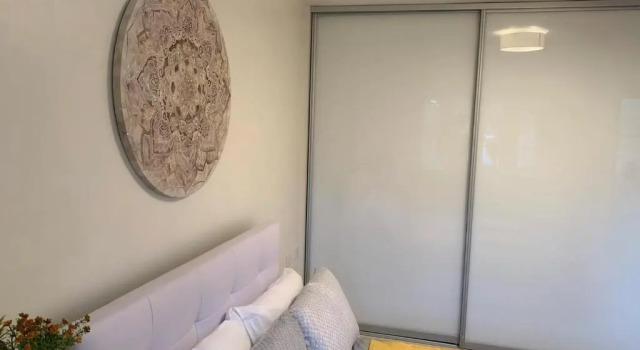 Spacious And Amazing 4 Bedroom Detached House, Забронировать Отель Отели Манчестера с парковкой, Парковка