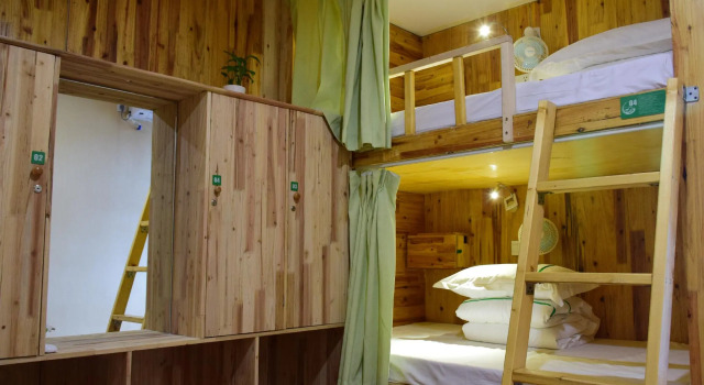 Кровать в общем номере (женский номер) Xishu Garden Inn 熙蜀酒店