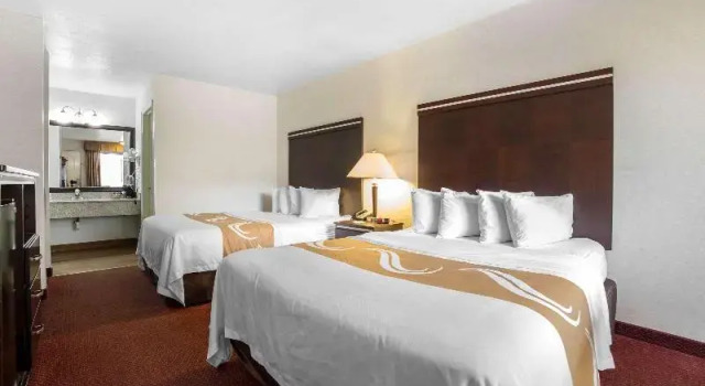 Четырёхместный номер Standard Quality Inn Saint George South Bluff