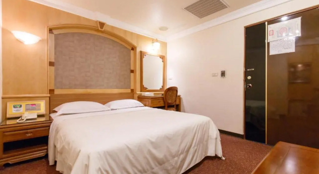 Номер Economy Champion Hotel