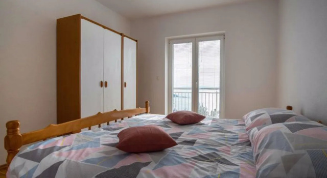 Suzy (SNJ139), Prenota Hotel Segna 
