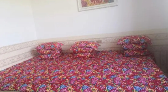 Кровать в общем номере Mohe Village Family