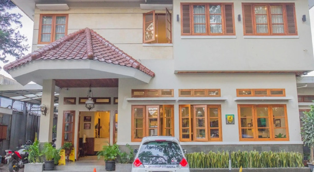 RedDoorz near Simpang Dago 2, Varaa Hotelli Edulliset hotellit kohteessa Bandung, lähellä Bandung Zoo