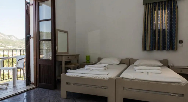 Студия с балконом и с красивым видом из окна Villa Maria