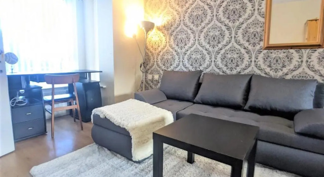 Коттедж 4 Bedrooms 3 Baths Large House Near City Centre, Free Parking