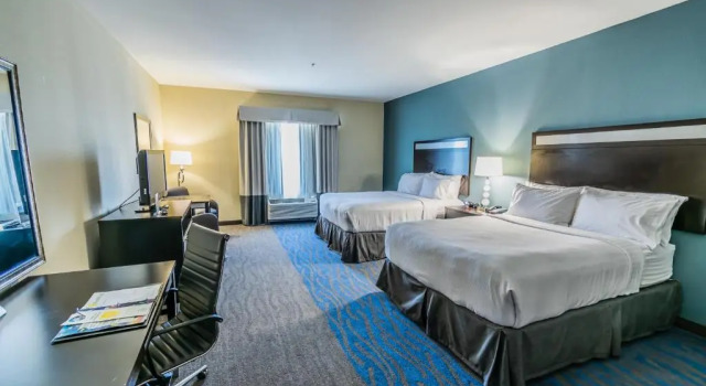 Четырёхместный номер Standard Holiday Inn Houston-Webster by IHG