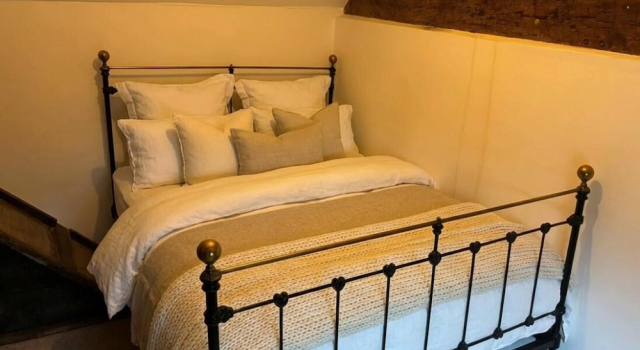 Peaceful 3-bed Cottage in Lower Pendock, Rezervați Casă de vacanță Hoteluri în Gloucestershire cu parcare, Parcare