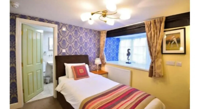 Номер Standard The Crown Hotel