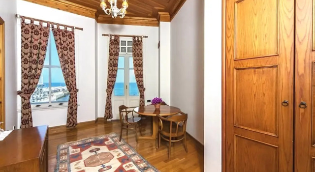 Люкс Mom Hotel