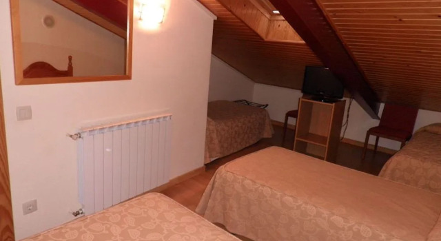 Hotel Arturo, Rezervați Hotel La Torre de Cabdella Lleida Pyrenees