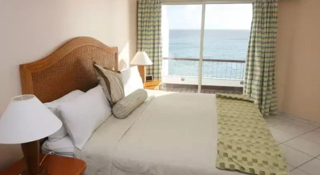Люкс Deluxe с 2 комнатами Sapphire Beach Club Resort