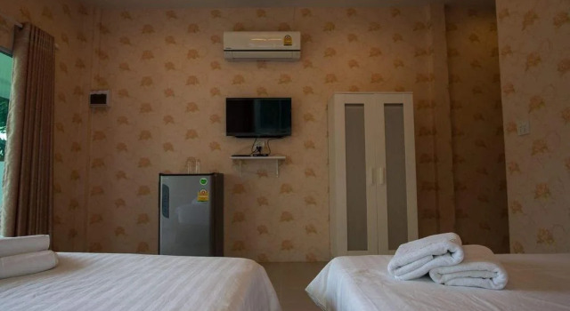 Tarachan Homestay, Забронировать Отель Отели Чантхабури с бассейном, Бассейн