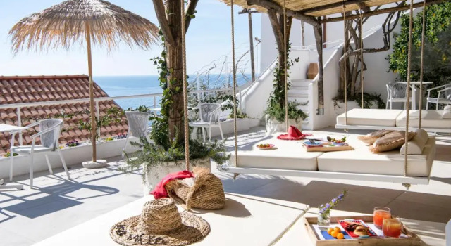 Una Villa - Amalfi Boutique Rooms B&B, Забронировать Отель «постель и завтрак» Отели Амальфи с завтраком, рядом с Amalfi Bus Station, Завтраки