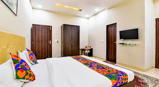 Номер Deluxe FabHotel The Castle Homestay