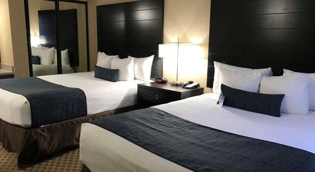 Четырёхместный люкс с 2 комнатами Best Western Yuma Mall Hotel & Suites