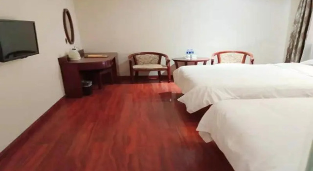 Семейный номер Standard GreenTree Inn Nanchang East Beijing Road Nanchang University Express Hotel