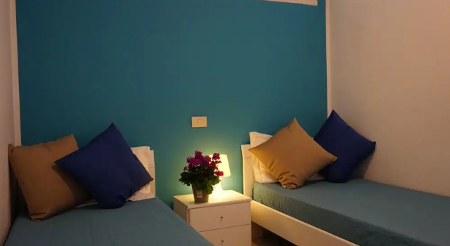 Modern Penthouse on 2 Floors With Terrace and Swimming Pool by Beahost Rentals, Book Lejlighed Hoteller i Friuli Venezia Giulia med parkering, Parkering