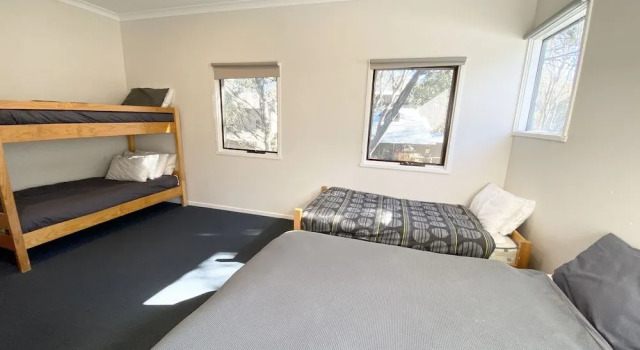 Crystal Brook, Reservar Hotel Dinner Plain Victorian High Country
