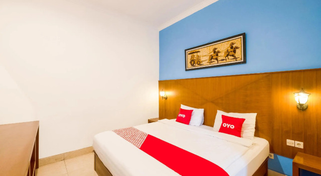 Двухместный люкс OYO 3787 Hotel Poncowinatan