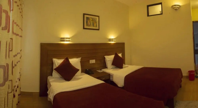Трёхместный номер Economy с балконом Hotel Tara