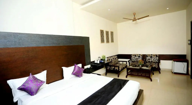Полулюкс Hotel Bhagyaraj Palace - Best Hotel In Kanpur