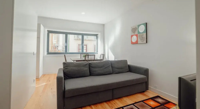 Downtown Sunny Apartment by Vacationy