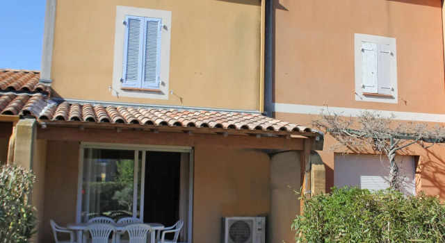 Comfy Holiday Home with Swimming Pool, Garden, Terrace, Pond