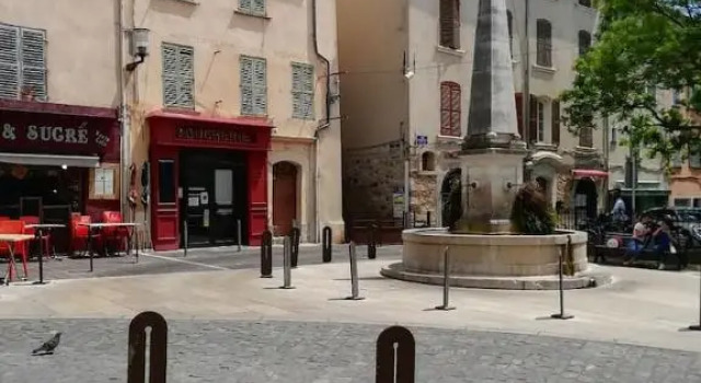 Charmant T2 dans le vieux centre de La Valette du Var, Забронировать Апартаменты/квартира Ла-Валет-дю-Вар Var coast